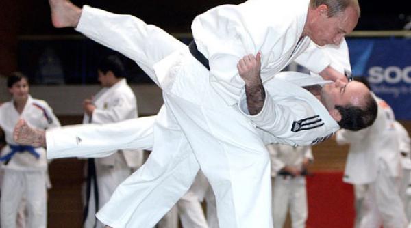 vladimir putin suspendat din functia de presedinte de onoare al federatiei internationale de judo