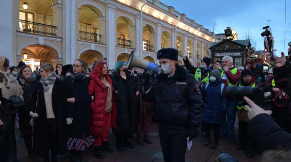 rusia a retinut cel putin 4 357 de persoane duminica in timpul protestelor anti razboi