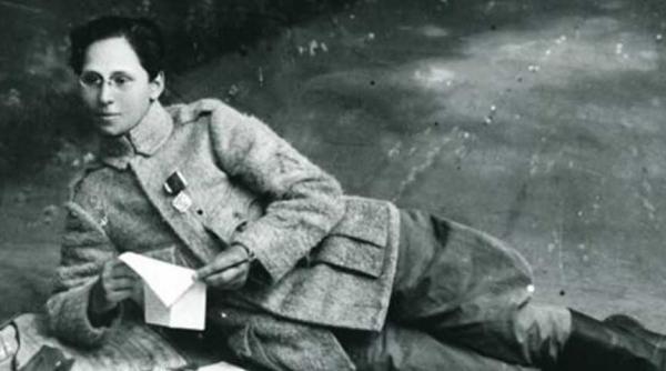 ecaterina teodoroiu femeia din fruntea armatei la marasesti eroina care si a dat viata pentru apararea patriei