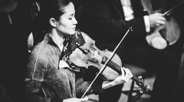 violonista japoneza sayaka shoji pe scena ateneului