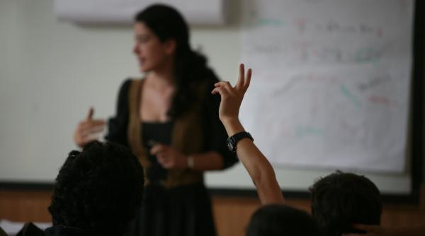 probleme care apar la eliminarea restrictiilor in scoli si universitati