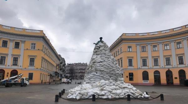 pregatiri de lupta ducele de richelieu ingropat in saci cu nisip
