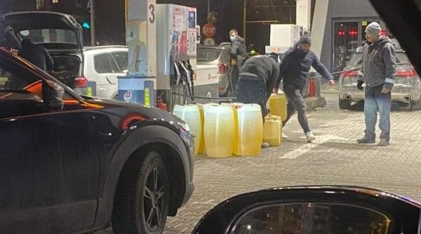 romania a iesit in strada la coada la benzinarii