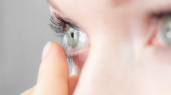 lentile de contact sau ochelari de vedere ce metoda de corectie optica ti se pare la indemana