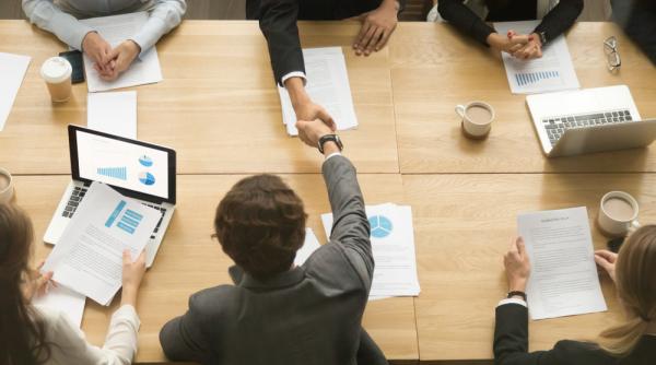 4 atuuri pe care le poti avea pe piata muncii pentru a atrage angajati valorosi