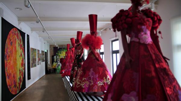 stilul doina levintza din 25 martie la arcub cea mai ampla expozitie semnata doina levintza