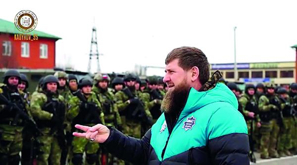 mascariciul care se joaca de a razboiul