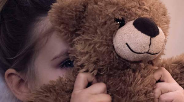 peste 100 de copii din romania sunt abuzati sexual in fiecare luna