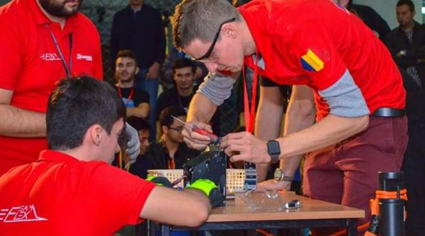 competitie de robotica pentru liceeni sambata si duminica la sala polivalenta
