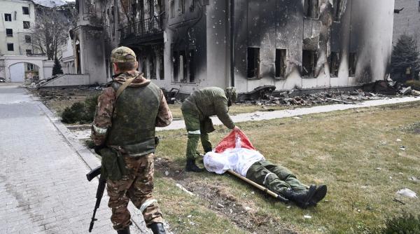 cadavre de civili gasite pe strazile unui oras ucrainean dupa retragerea fortelor ruse
