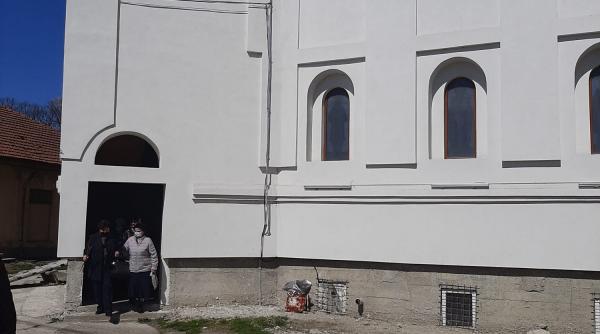 rugaciune impotriva razboiului intr o biserica din pitesti