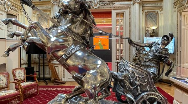 30 de kg de argint o colectie de scaune si colectia printului ghyka in licitatie