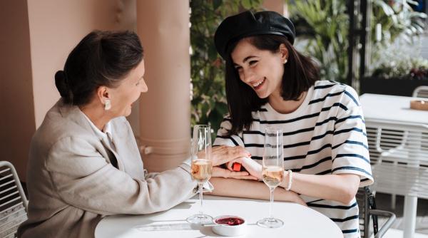 ce vin spumant sa alegi pentru diferite deserturi