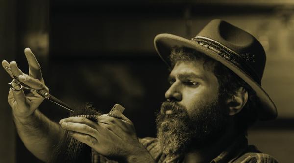 o culegere de texte scurte si cuprinzatoare faceti cunostinta cu scriitorul mihail soare omul este o fiinta care se hraneste cu povesti