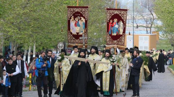 pelerinaj de florii o mare procesiune are loc in capitala