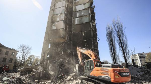 atacuri cu rachete si artilerie in harkov si luhansk oameni evacuati din lysychansk si severodonetsk