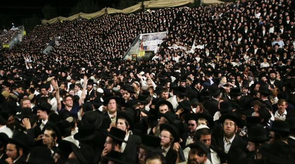 crestini din intreaga lume au participat la slujba pastelui catolic la biserica sfantului mormant din ierusalim