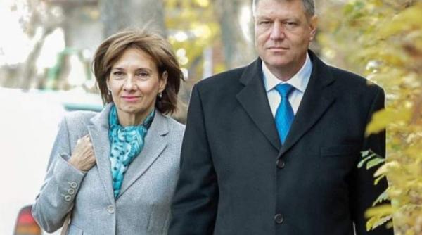 presedintele iohannis participa la slujba de paste de la biserica romano catolica din sibiu