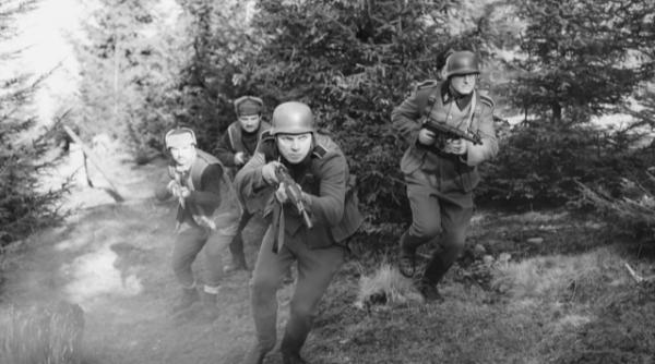 spioni de ocazie intra in cinema pe 29 aprilie