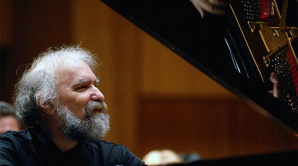 radu lupu pianistul sunetelor calde si rafinate adulat de melomani a plecat sa cante ingerilor in ceruri