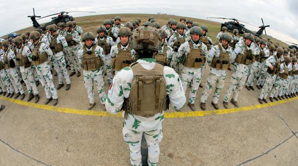 cheltuielile militare mondiale au depasit pentru prima data 2 trilioane de dolari