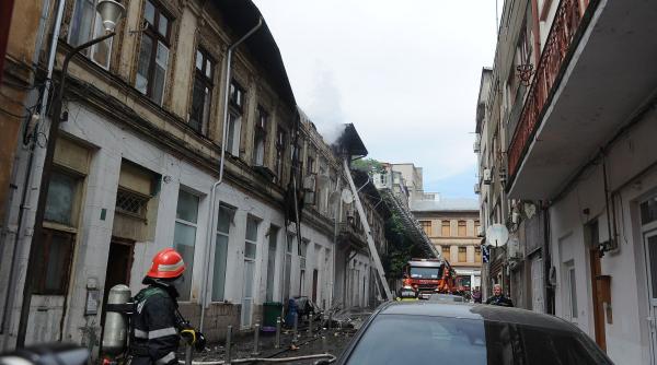 incendiu puternic la o cladire de 2 etaje din capitala