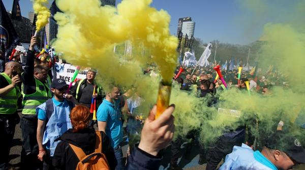 sindicalistii din industria alimentara protesteaza sub gemurile ministerului agriculturii