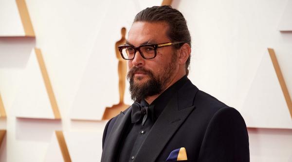 jason momoa isi cere scuze dupa ce a facut poze in interiorul capelei sixtine