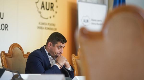 aur cere guvernului sa prezinte in parlament programul de reducere a datoriei publice