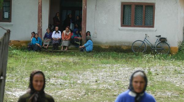 dupa ce te face sarac uniunea europeana sare cu ajutoare