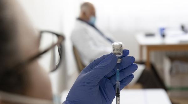 noul val covid in sua expertii iau in considerare a 4 a doza de vaccin sub 50 de ani