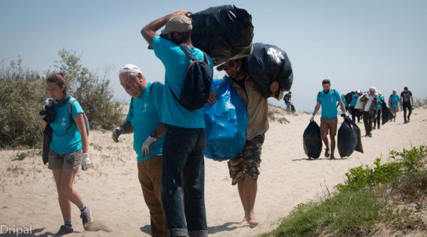 peste 500 de voluntari s au alaturat campaniei o romanie curata incepe de acasa