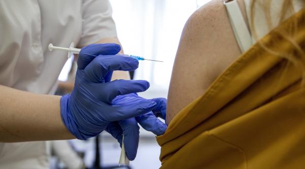 nou val covid in sua tratat cu doza a 4 a