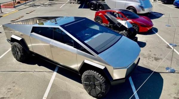 1 5 milioane de clienti cybertruck comenzi sistate