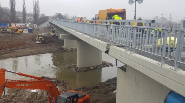 cnair cumpara calculatoare de 135 000 de lei ca sa urmareasca progresul la lucrarile de construire a sase poduri