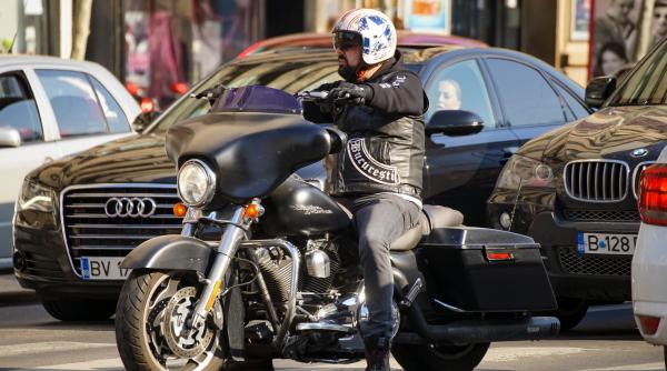 fara stingator si triunghiuri reflectorizante pe scutere si motociclete