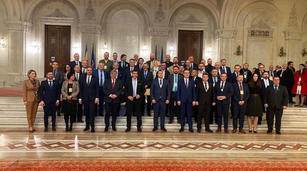 Inițiativă legislativă marca AUR: Faci un copil, ești scutit de 30% din creditul ipotecar. Faci trei copii, nu mai plătești nimic