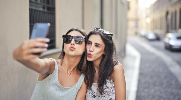 pe retelele sociale se poarta masca perfectiunii