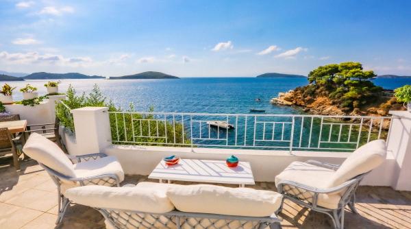 grecia suspenda purtarea mastii odata cu deschiderea sezonului turistic