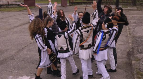 ziua copilului o sarbatoare umbrita de realitatea cruda suntem primii la abandonul scolar 1 din 10 copii din romania se culca flamand