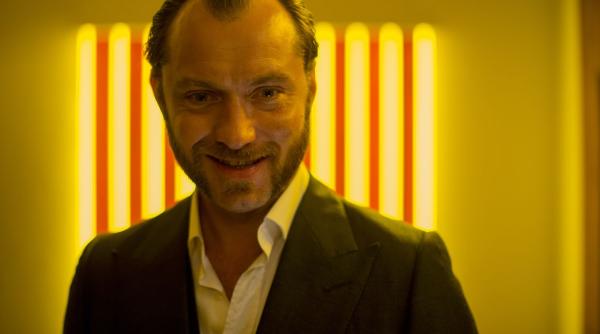 madalina ghenea si jude law in weekend la warner tv