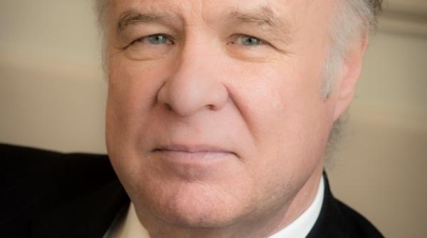 lampa fermecata goutchkov aristocratul alb care i indeplineste orice dorinta lui putin