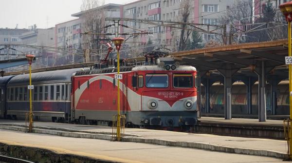 circulatia feroviara oprita marti dupa amiaza langa capitala din cauza unor copaci cazuti pe linia de contact