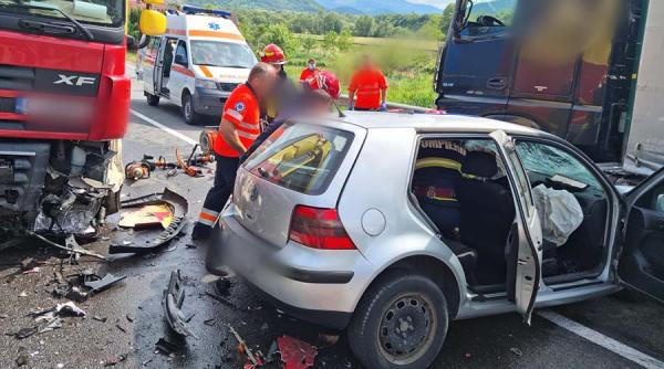accident grav in cluj coliziune intre doua camioane un microbuz o camioneta si o masina o femeie a murit