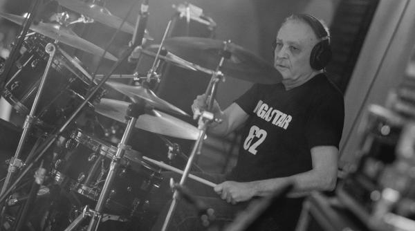 doliu in muzica romaneasca a murit unul dintre fondatorii trupei compact