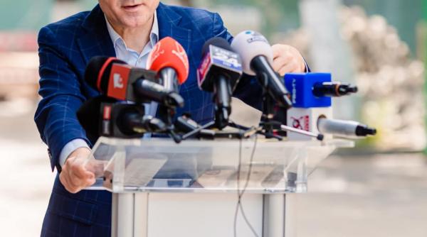 primaria condusa de nicusor dan a cumparat flori coroane si jerbe de 15 000 de euro