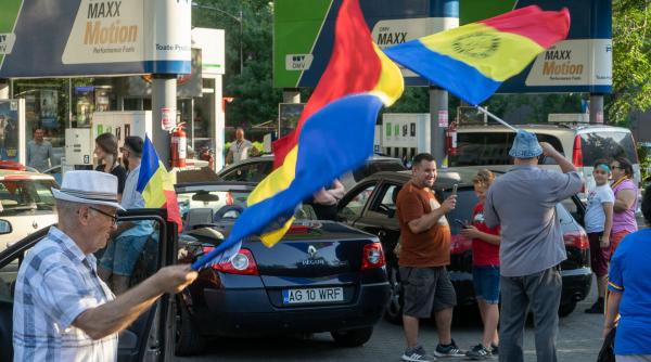 proteste in benzinarii fata de preturile la carburanti soferii alimenteaza de 50 de bani sau un leu blocand pompele