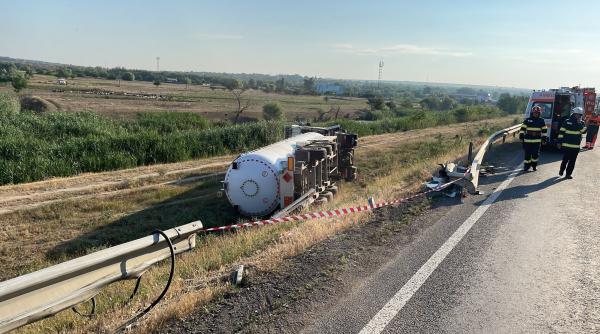 accident spectaculos in galati un tir cu cisterna incarcata cu gpl condus de un ucrainean s a rasturnat la iesirea din romania