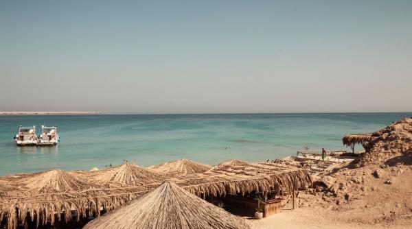 plaje inchise la marea rosie din egipt dupa ce o romanca a fost ucisa de un rechin