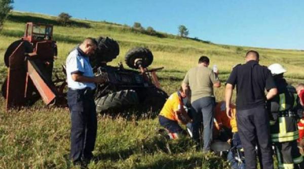 un adolescent de 16 ani din harghita a murit dupa ce s a rasturnat cu tractorul pe care l conducea
